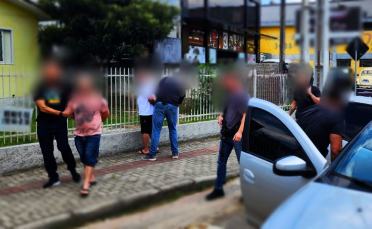 Notícia - Criciúma: dupla investigada por roubo armado em empresa é presa pela Polícia Civil