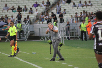 Notícia - “O árbitro deveria ter mantido a decisão de campo”, diz Tencati sobre gol anulado