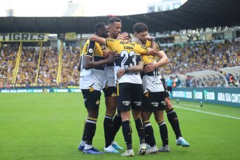 Notícia - Com gols de Barreto e Arthur Caíke, Criciúma vence o Botafogo