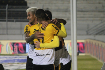 Notícia - Com gols de Marcelo Hermes e Fellipe Mateus, Criciúma vence a Ponte Preta