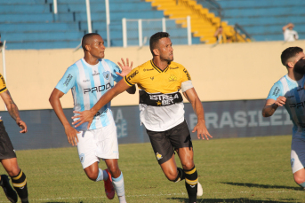 Notícia - Criciúma sai na frente, mas sofre o empate do Londrina em pênalti polêmico