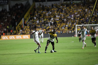 Notícia - Criciúma é goleado em casa e precisa de um milagre para não cair