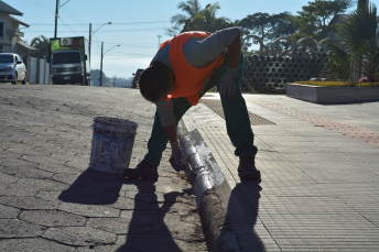 Notícia - Trabalhos de limpeza e roçadas intensificados em Morro da Fumaça