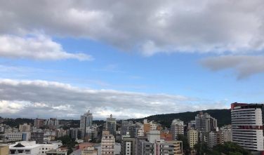 Notícia - Semana começa com tempo nublado, mas com pouca chuva