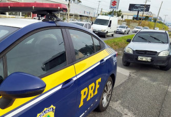 Notícia - PRF apreende carro circulando com placas diferentes