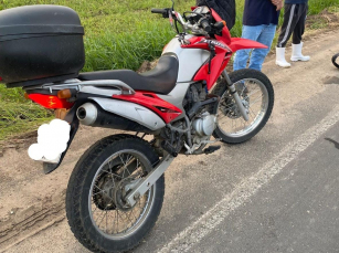 Notícia - Queda de moto deixa homem ferido em Içara