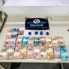 Notícia - Polícia Militar apreende 256 pedras de crack em Tubarão