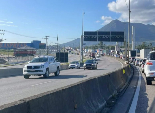 Notícia - BR-101: Morro dos Cavalos registra fila de 18 quilômetros no sentido Sul