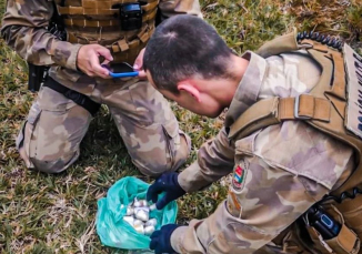 Notícia - Polícia Militar apreende 900 pedras de crack em Tubarão