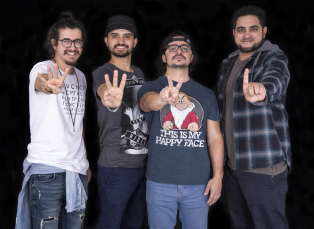 Notícia - Teatro Elias Angeloni recebe Os 4 Amigos + Fila de piadas