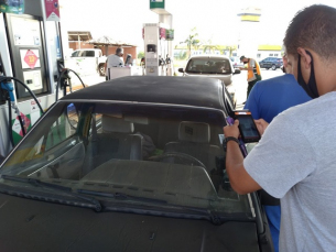 Notícia - Compra por aplicativo torna litro da gasolina até R$ 0,58 mais barato