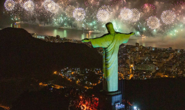 Notícia - Pandemia restringe festas de réveillon pelo país