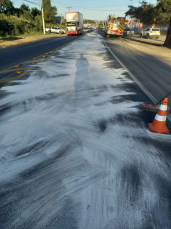 Notícia - Veículo derrama óleo sobre pista da SC-445 em Içara