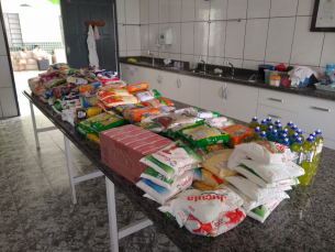 Notícia - Ação em show beneficente arrecada mais de 200 quilos de alimentos 