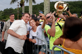 Notícia - Em Santa Catarina, Bolsonaro fala em vacina, Congresso e dificuldades 