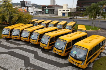 Notícia - Estado recebe mais 22 ônibus do transporte escolar