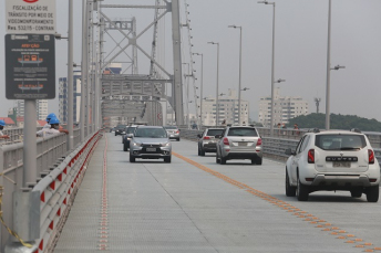 Notícia - Ponte Hercílio Luz volta a receber tráfego de carros de passeio depois de 38 anos