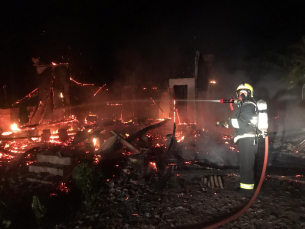 Notícia - Casa é destruída pelas chamas em São João do Sul