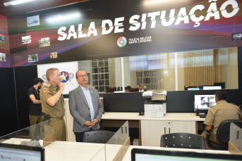 Notícia - Governador visita Comando-Geral da PMSC e conhece ações da Operação Veraneio