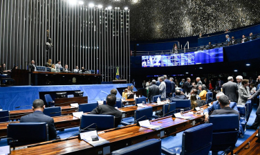 Notícia - Senado aprova MP que aumenta salário mínimo e amplia isenção do IR