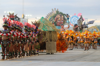 Notícia - Veja como foi a volta do Carnaval em Santa Catarina após dois anos sem desfiles