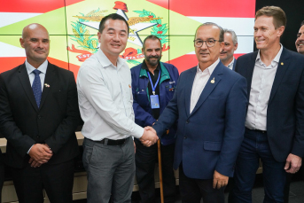 Notícia - Gigante do mercado chinês se instalará em Laguna (ÁUDIO)