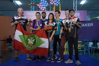 Notícia - Equipe da Escola S de Criciúma fica em segundo lugar no maior festival de robótica do país