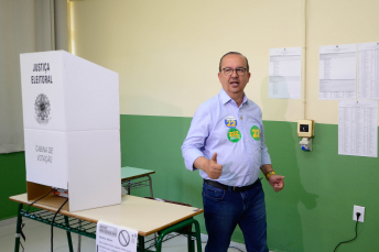 Notícia - Jorginho Mello vota em Herval D’Oeste