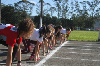 Notícia - FME de Criciúma oferece aulas de atletismo à comunidade