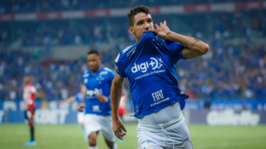 Notícia - Thiago Neves perde pênalti e vaza áudio do meia pedindo pagamento de salários antes da partida