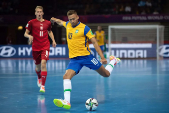 Notícia - Catarinense Pito é eleito o melhor jogador de futsal do mundo