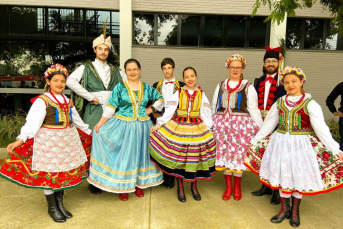 Notícia - Folclore em Dança reúne grupos culturais no Criciúma Shopping