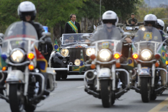 Notícia - Esplanada recebe cerca de 30 mil pessoas no desfile de 7 de setembro