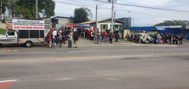 Notícia - Servidores de Criciúma definem continuidade de greve após assembleia 