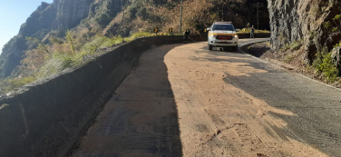 Notícia - Caminhão derrama óleo na pista da Serra do Rio do Rastro