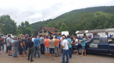 Notícia - Motoristas protestam contra fechamento da Serra da Rocinha 