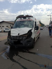 Notícia - Acidente com ambulância e moto é registrado em Forquilhinha