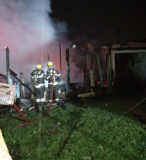 Notícia - Incêndio destrói casa de madeira em Criciúma