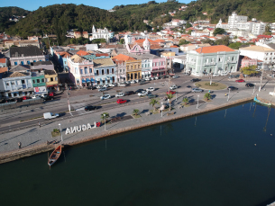 Notícia - Com mais de 40 quilômetros de praias, Laguna é cercada por história e belezas naturais 