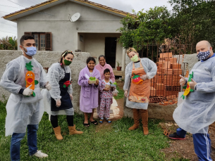 Notícia - CRAS entrega hortaliças e frutas no Renascer