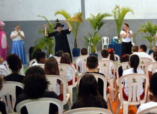 Notícia - Colégio Unesc faz recepção especial aos estudantes