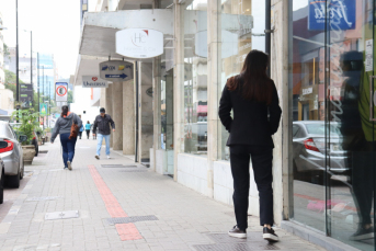 Notícia - Pesquisa revela que 69% dos criciumenses pretendem fazer compras em lojas físicas no Natal