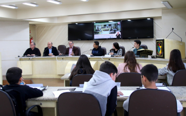 Notícia - Comissão de Obras participa de conversa com vereadores mirins