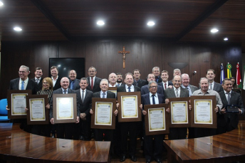 Notícia - Homenagens prestadas na Câmara em Nova Veneza