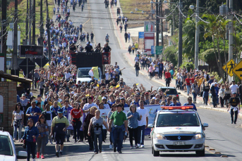 Notícia - Caminhada Vocacional leva fiéis até o Santuário de Caravaggio