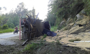 Notícia - Caminhoneiro de Lauro Müller morre em acidente