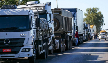 Notícia - Caminhoneiros ensaiam paralisação para a próxima semana