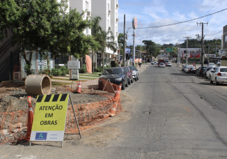 Notícia - Obras do Canal Auxiliar do Rio Criciúma interrompem trânsito na rua Artur Pescador