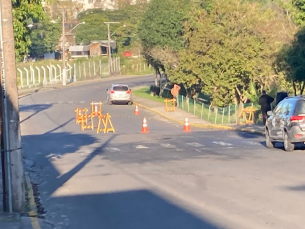 Notícia - Araranguá: risco de queda da pista faz prefeitura interditar rua Rui Barbosa 