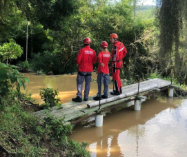 Notícia - Treze de Maio: Bombeiros buscam por dois homens desaparecidos em cachoeira